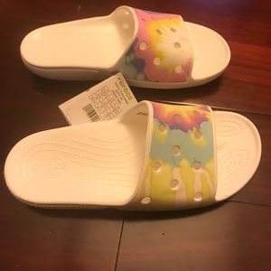 CROCS classic tie dye graphic slide unisex